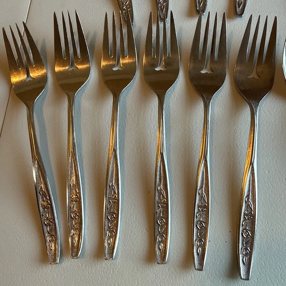 Ekco Eterna Rose Cotillion Stainless Flatware 20 Pc Partial Set Taiwan